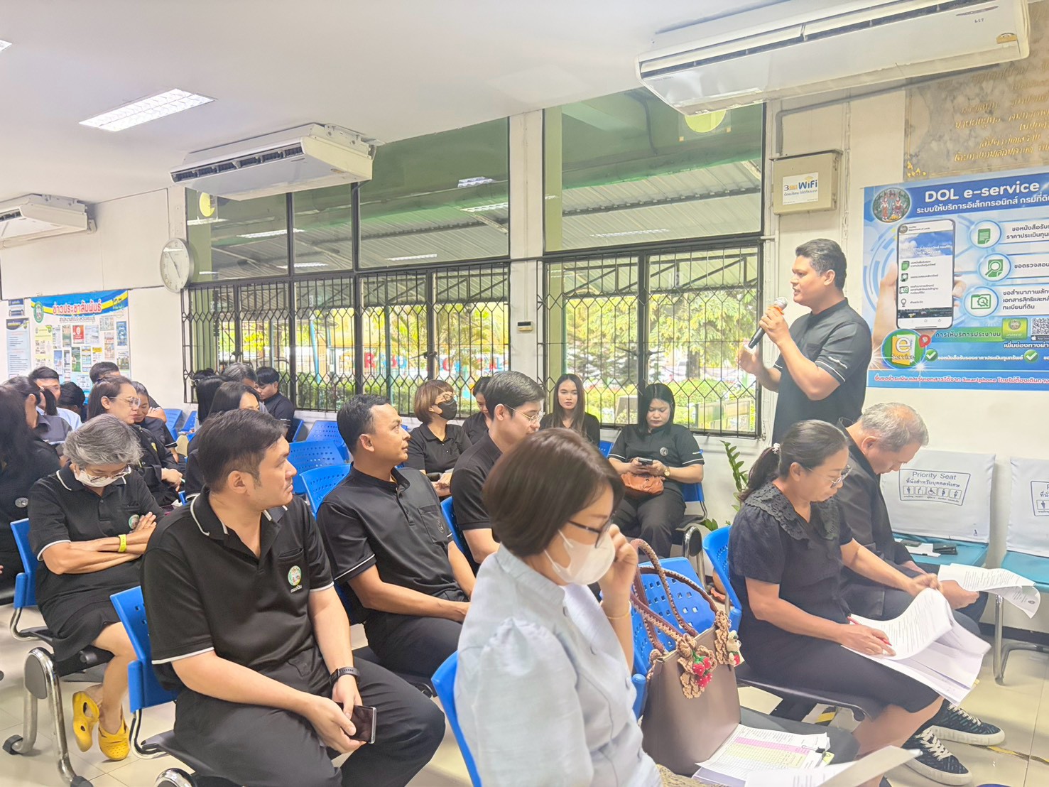 LINE_ALBUM_ประชุม สนง. 3969_260903_5.jpg
