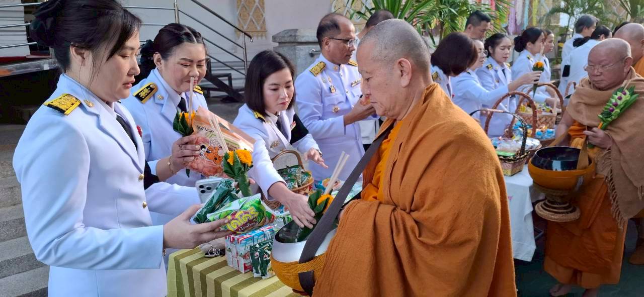 LINE_ALBUM_พิธีทำบุญตักบาตร เจ้าฟ้าสิริวัณณวดีฯ 8_260108_10.jpg