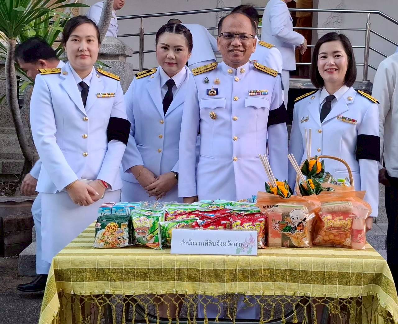 LINE_ALBUM_พิธีทำบุญตักบาตร เจ้าฟ้าสิริวัณณวดีฯ 8_260108_16.jpg