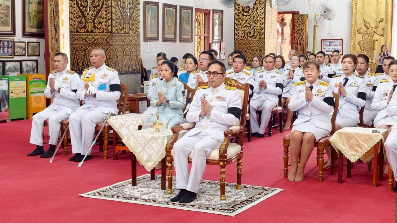LINE_ALBUM_พิธีเจริญพระพุทธมนต์และตักบาตร 29-4-69_260429_3.jpg