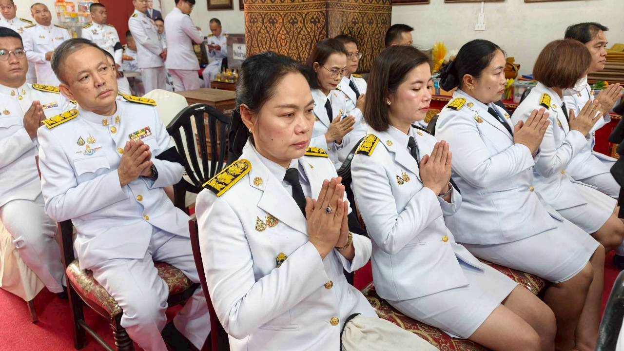 LINE_ALBUM_พิธีเจริญพระพุทธมนต์และตักบาตร 29-4-69_260429_5.jpg
