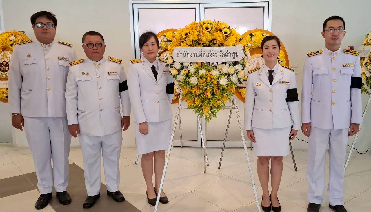 LINE_ALBUM_พิธีวางพวงมาลาวันคล้ายวันสวรรคต ร.8_260609_7.jpg