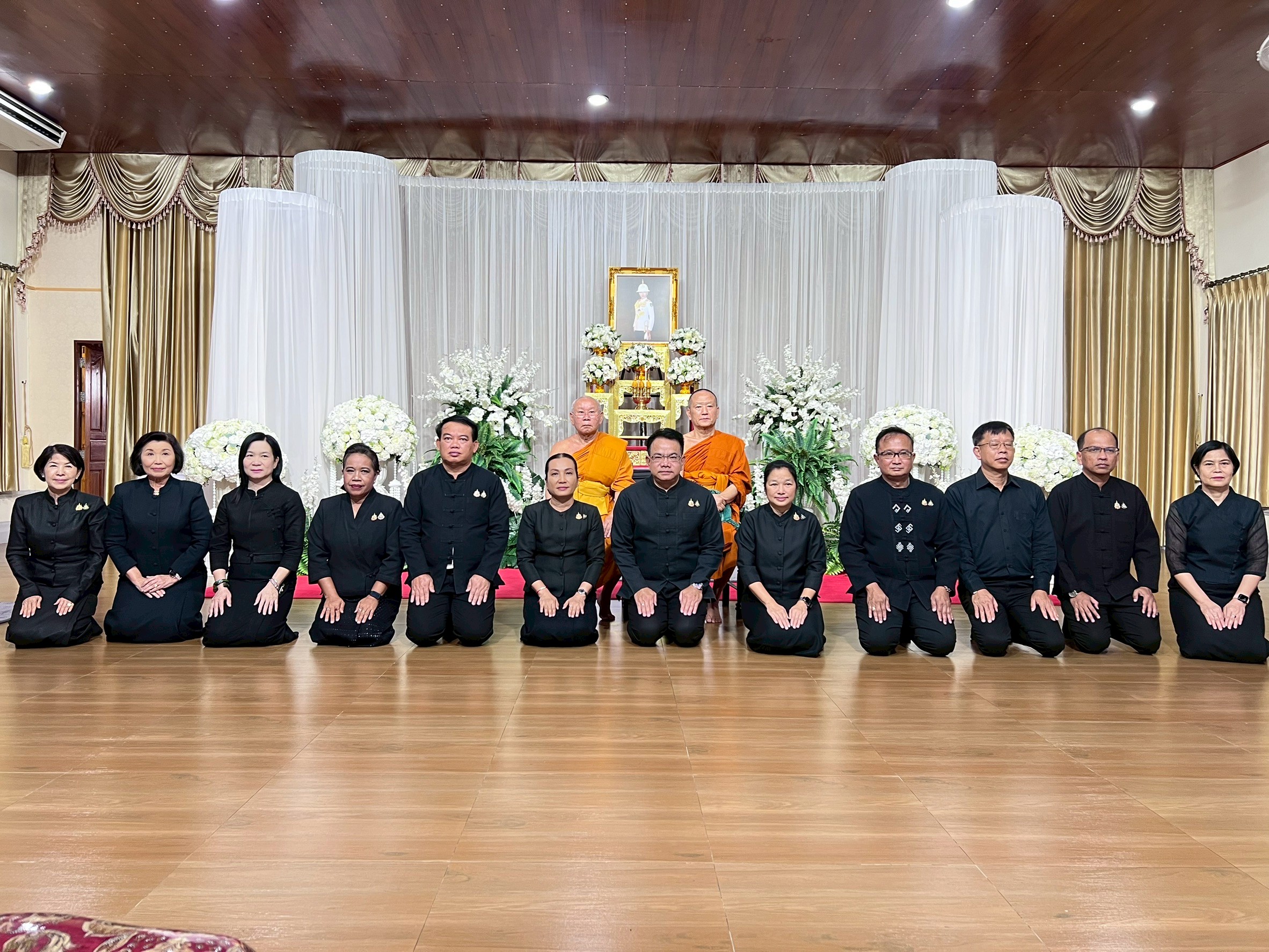 LINE_ALBUM_146 สวดพระอภิธรรมสมเด็จพระเจ้าลูกเธอ เจ_260615_10.jpg