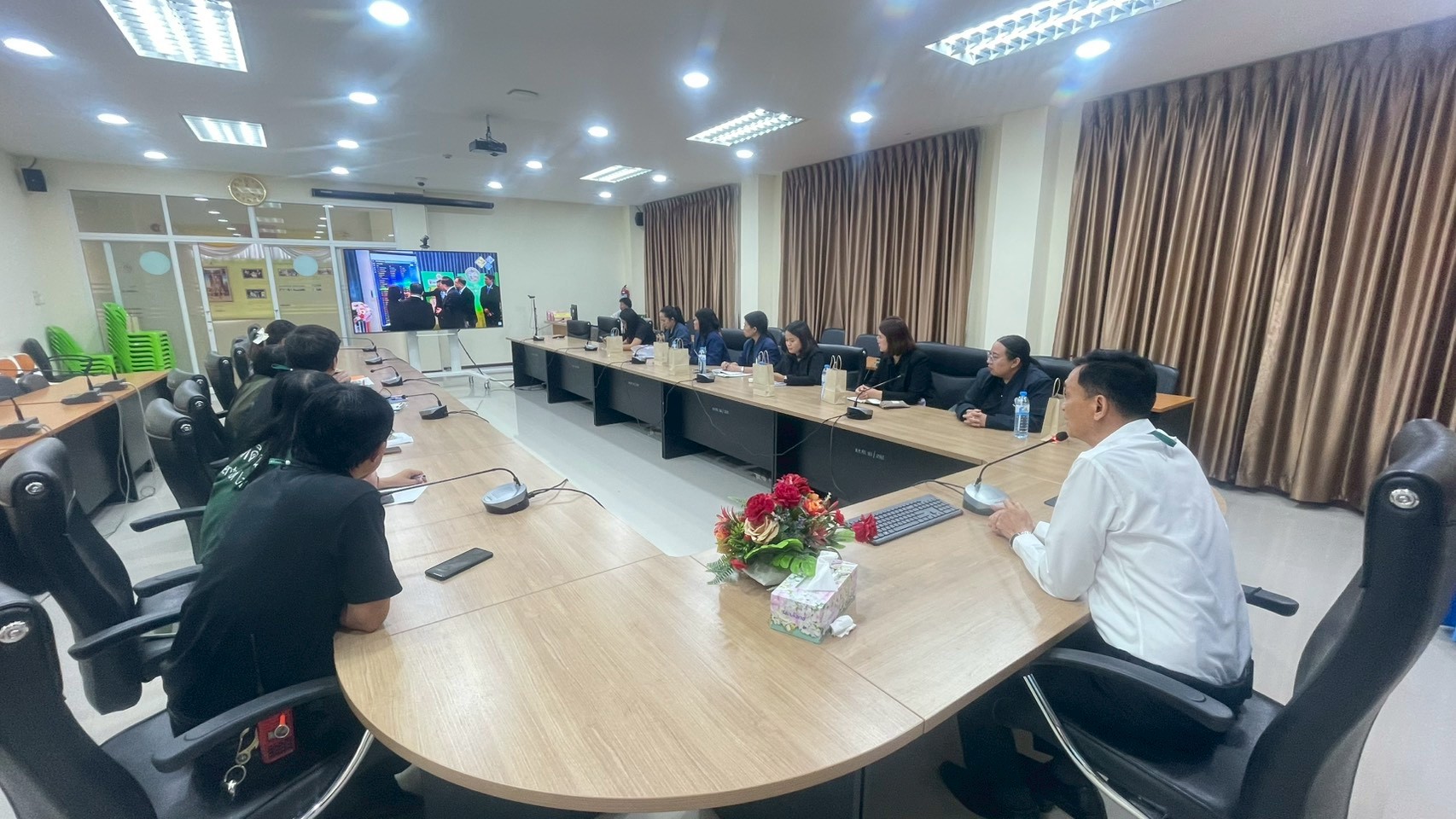 LINE_ALBUM_เยี่ยมชมสำนักงาน_260323_16.jpg