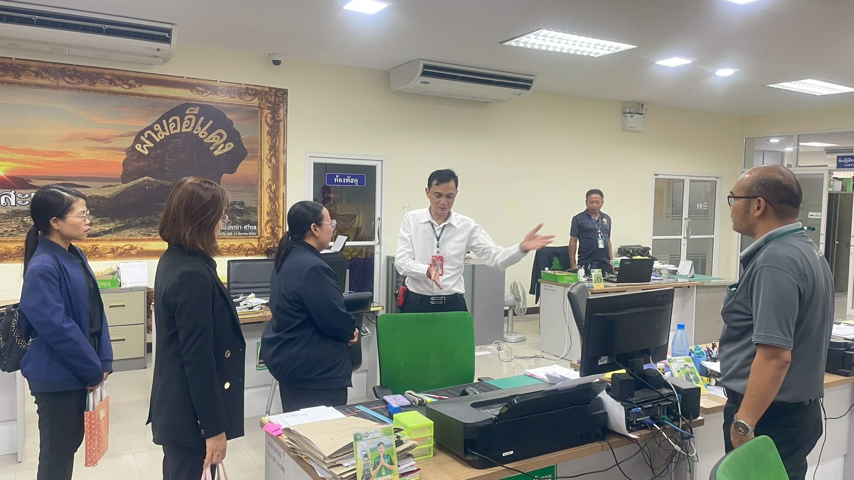 LINE_ALBUM_เยี่ยมชมสำนักงาน_260323_30.jpg