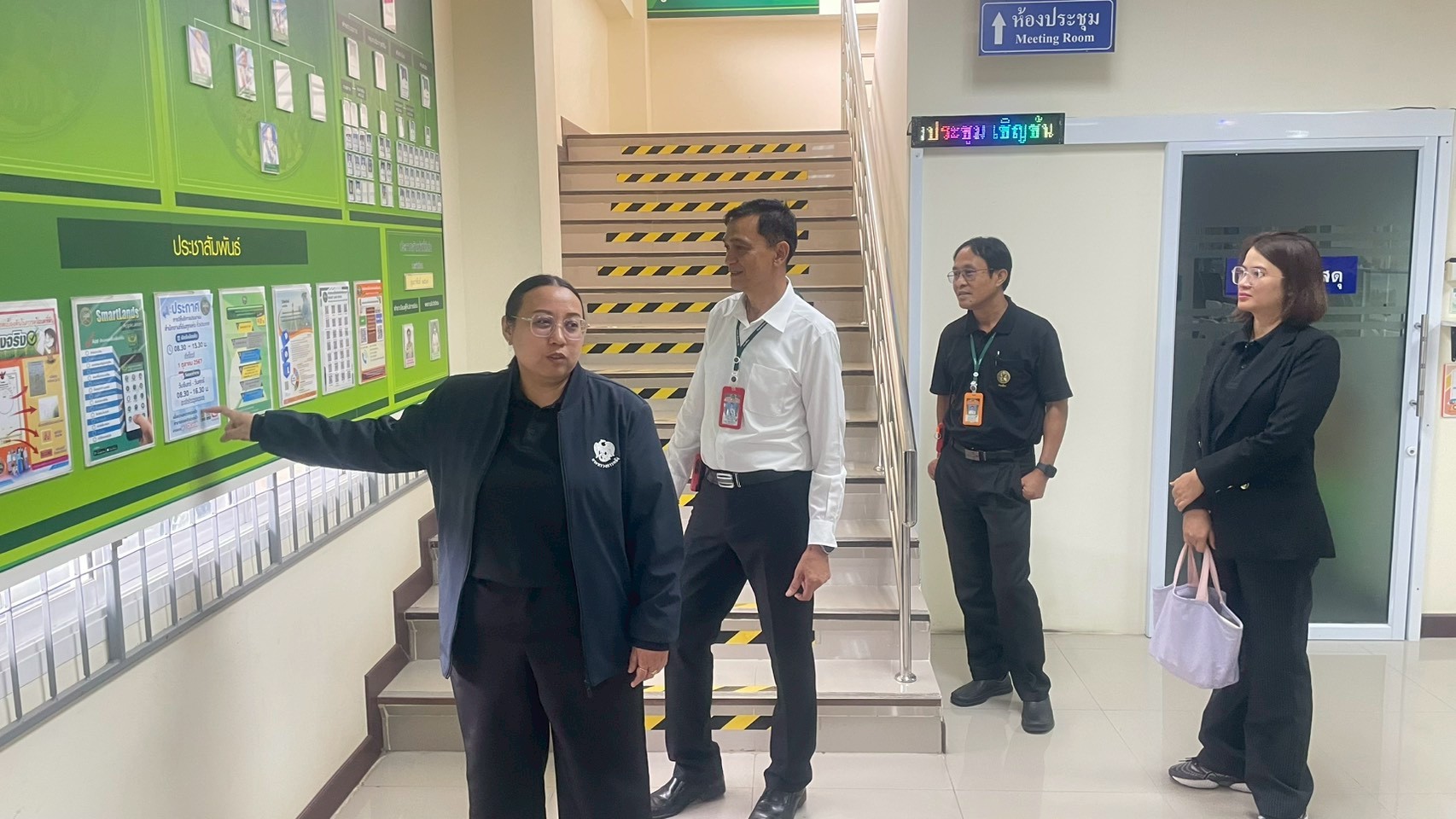 LINE_ALBUM_เยี่ยมชมสำนักงาน_260323_34.jpg