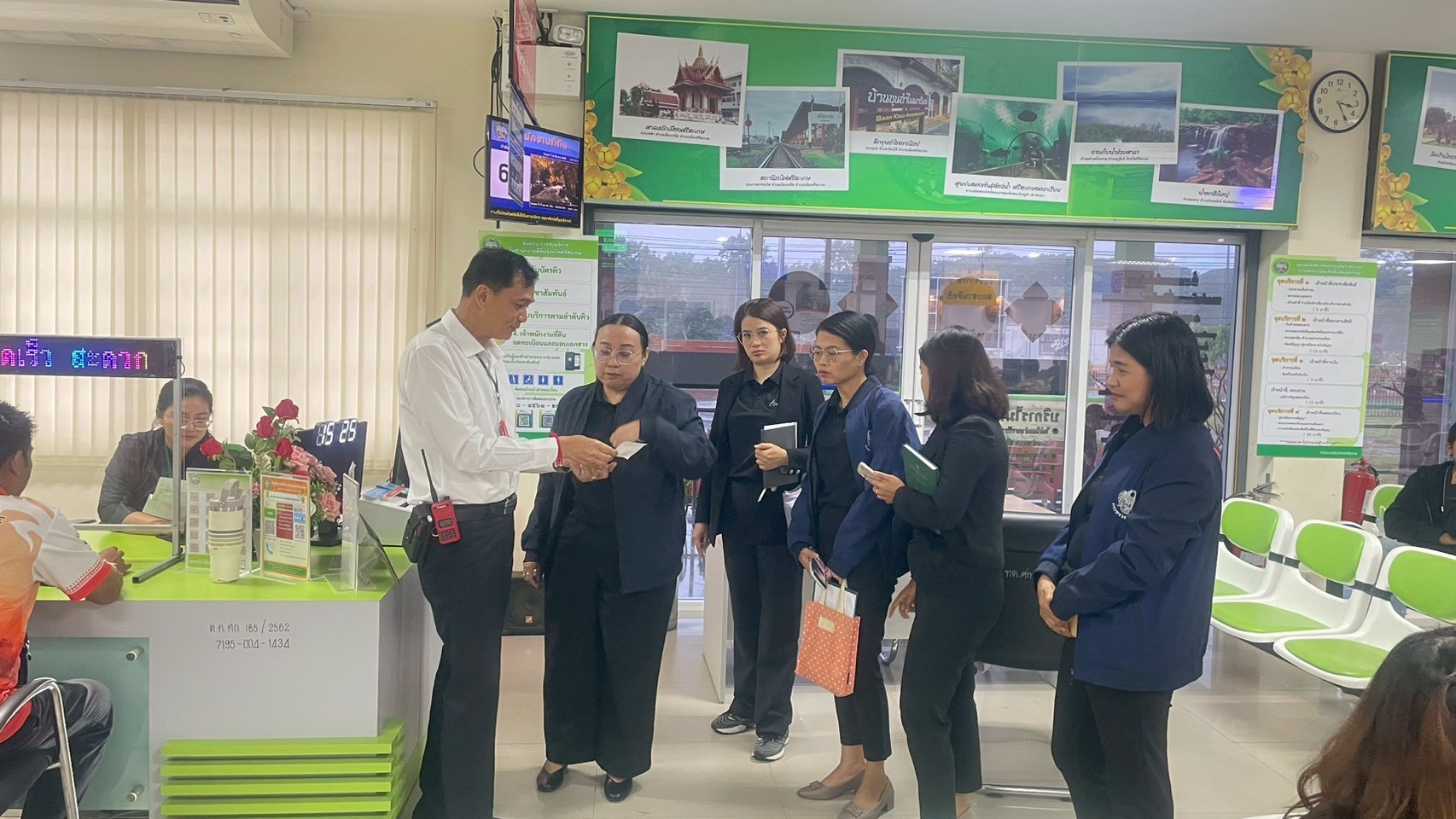 LINE_ALBUM_เยี่ยมชมสำนักงาน_260323_69.jpg