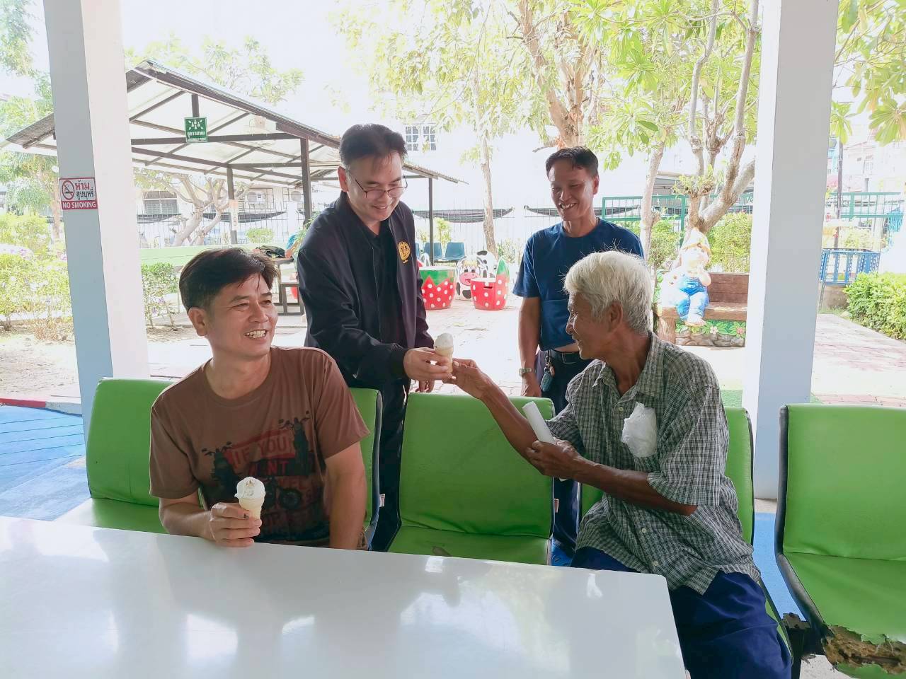 LINE_ALBUM_ทำบุญกรมที่ดิน 125 ปี_260217_5.jpg