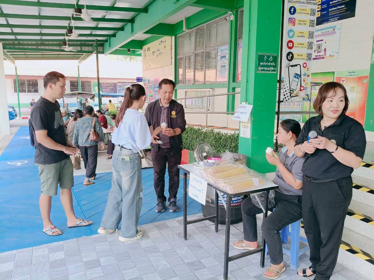 LINE_ALBUM_ทำบุญกรมที่ดิน 125 ปี_260217_9.jpg