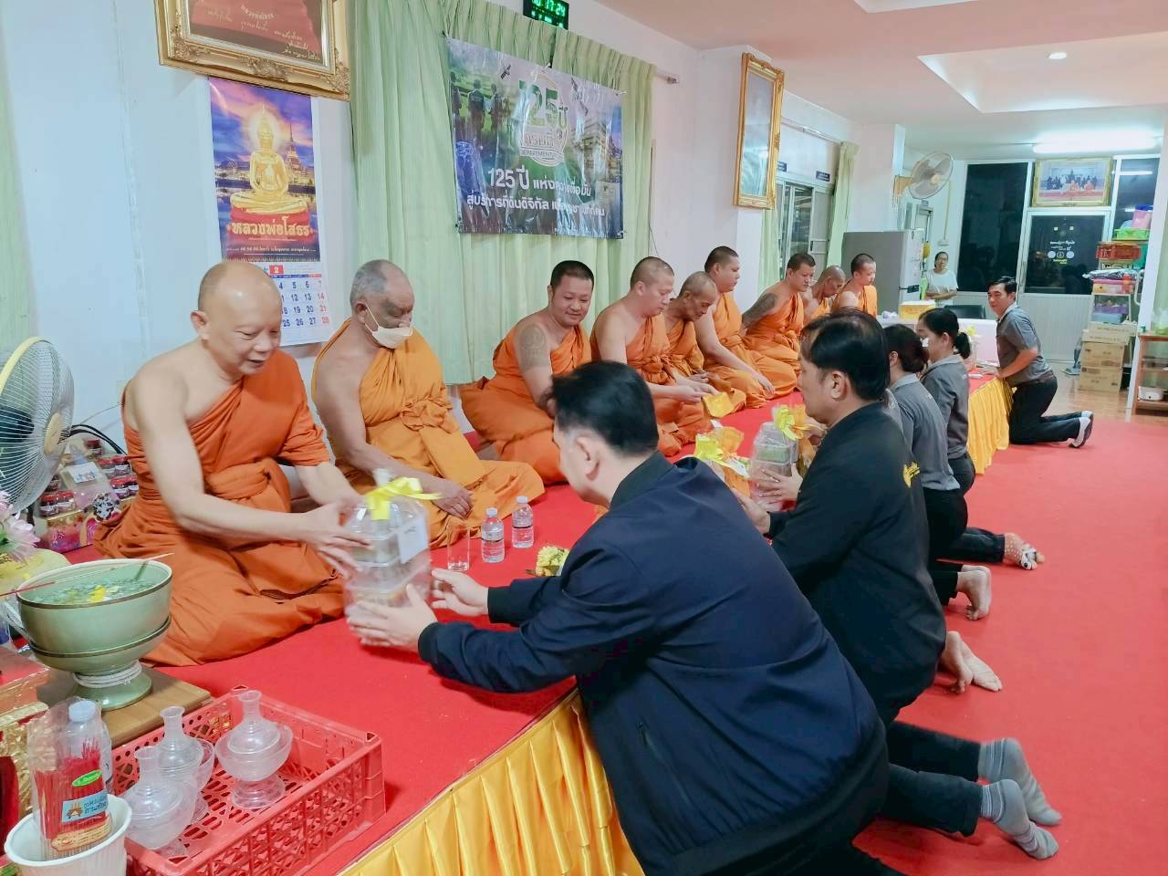 LINE_ALBUM_ทำบุญกรมที่ดิน 125 ปี_260217_86.jpg