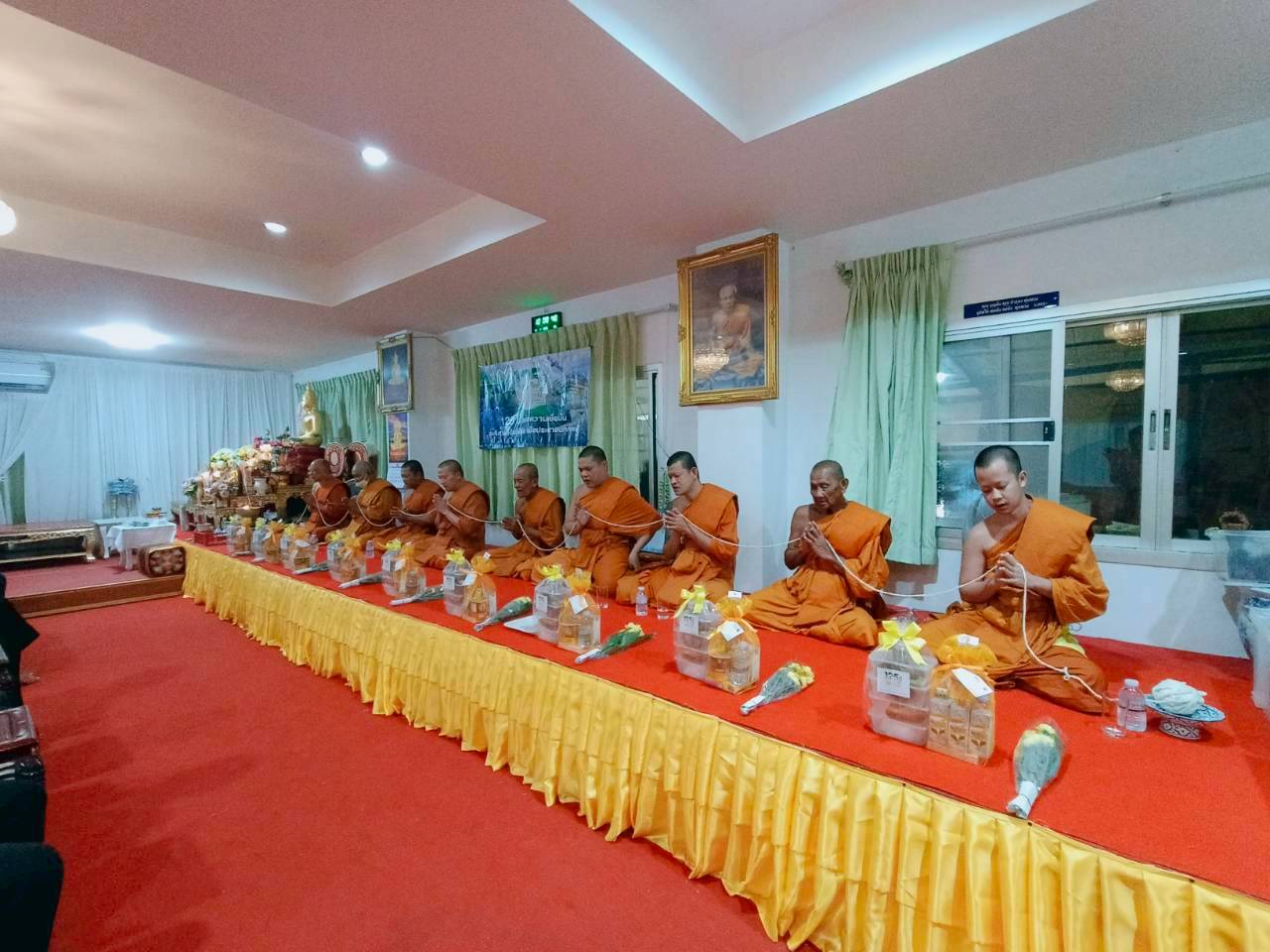 LINE_ALBUM_ทำบุญกรมที่ดิน 125 ปี_260217_80.jpg